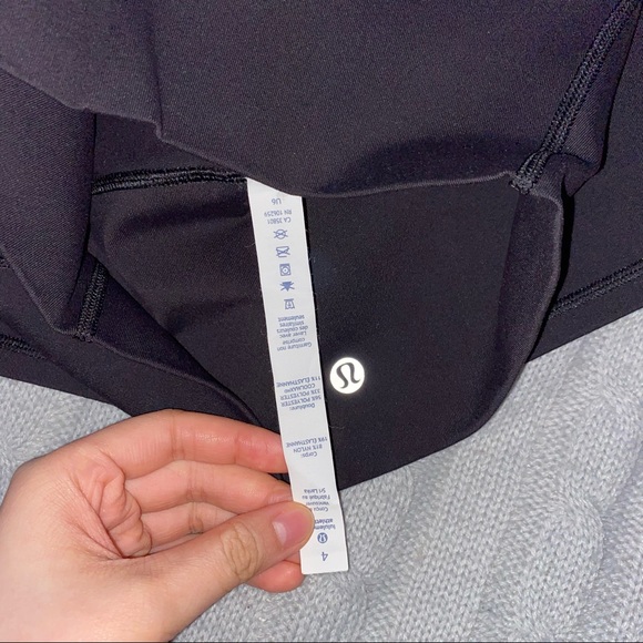 —SOLD ON DEPOP— BLACK LULULEMON SHORTS - Picture 4 of 4